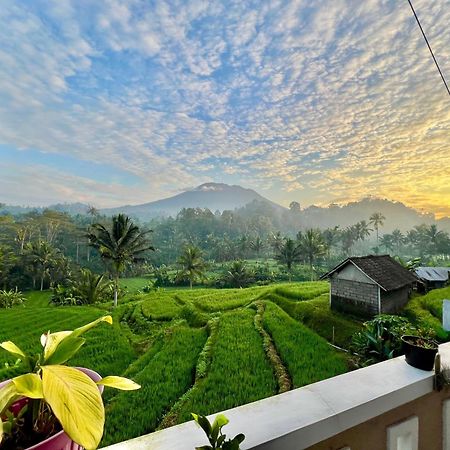 Bisbis House Iseh Village Selat Buitenkant foto