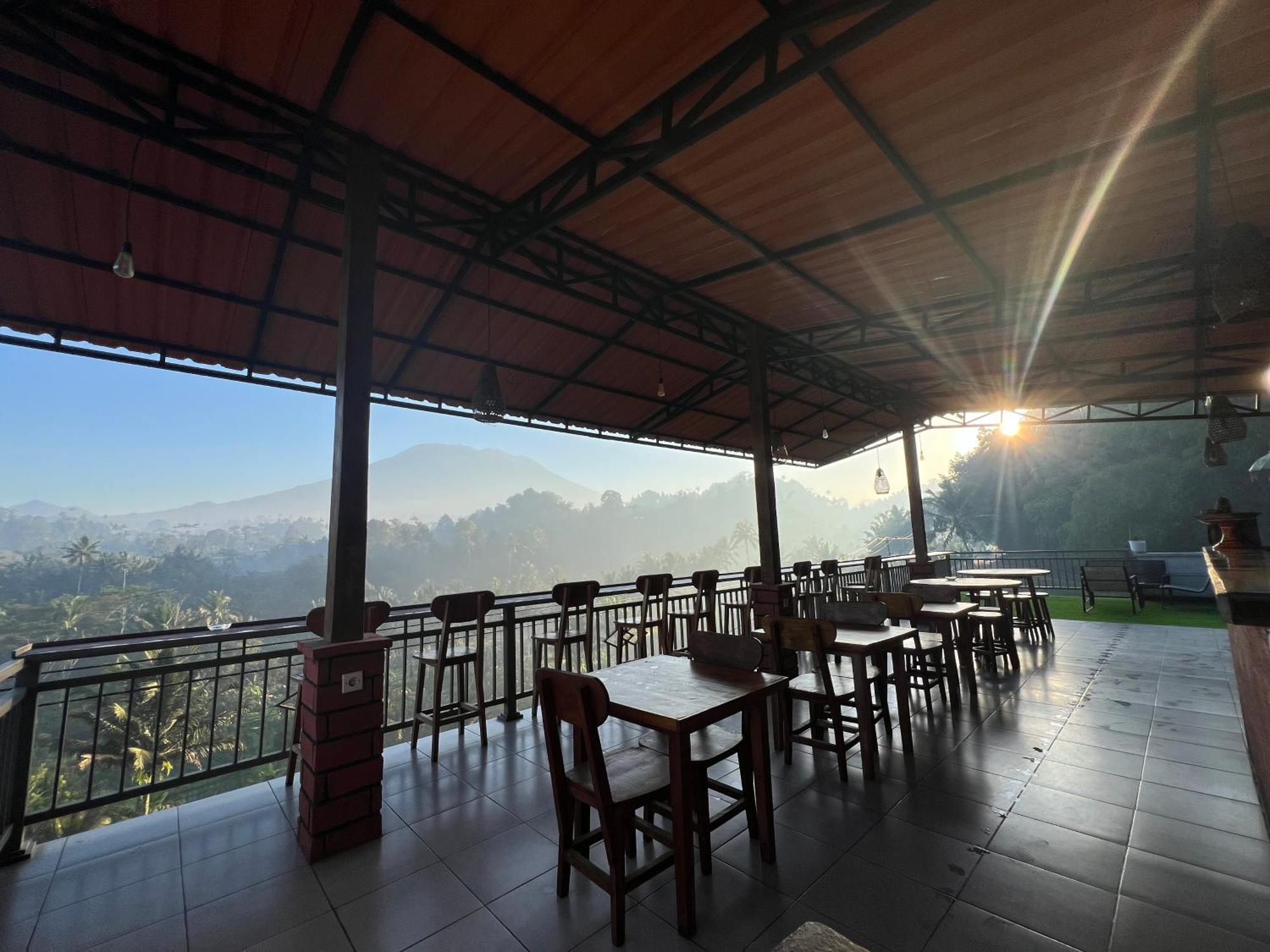 Bisbis House Iseh Village Selat Buitenkant foto