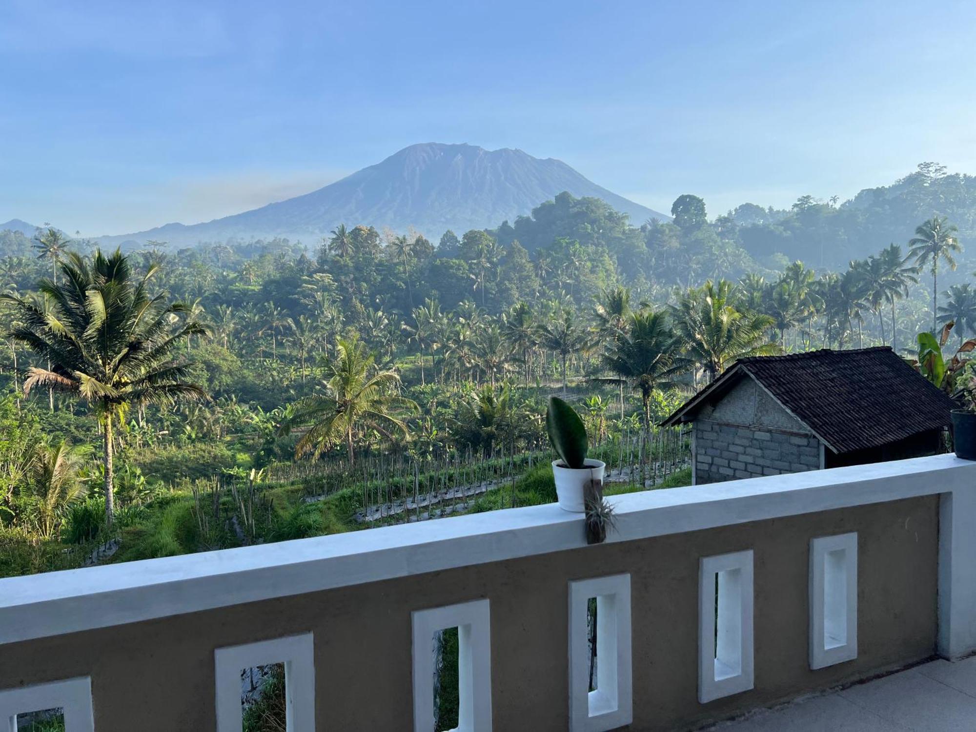Bisbis House Iseh Village Selat Buitenkant foto