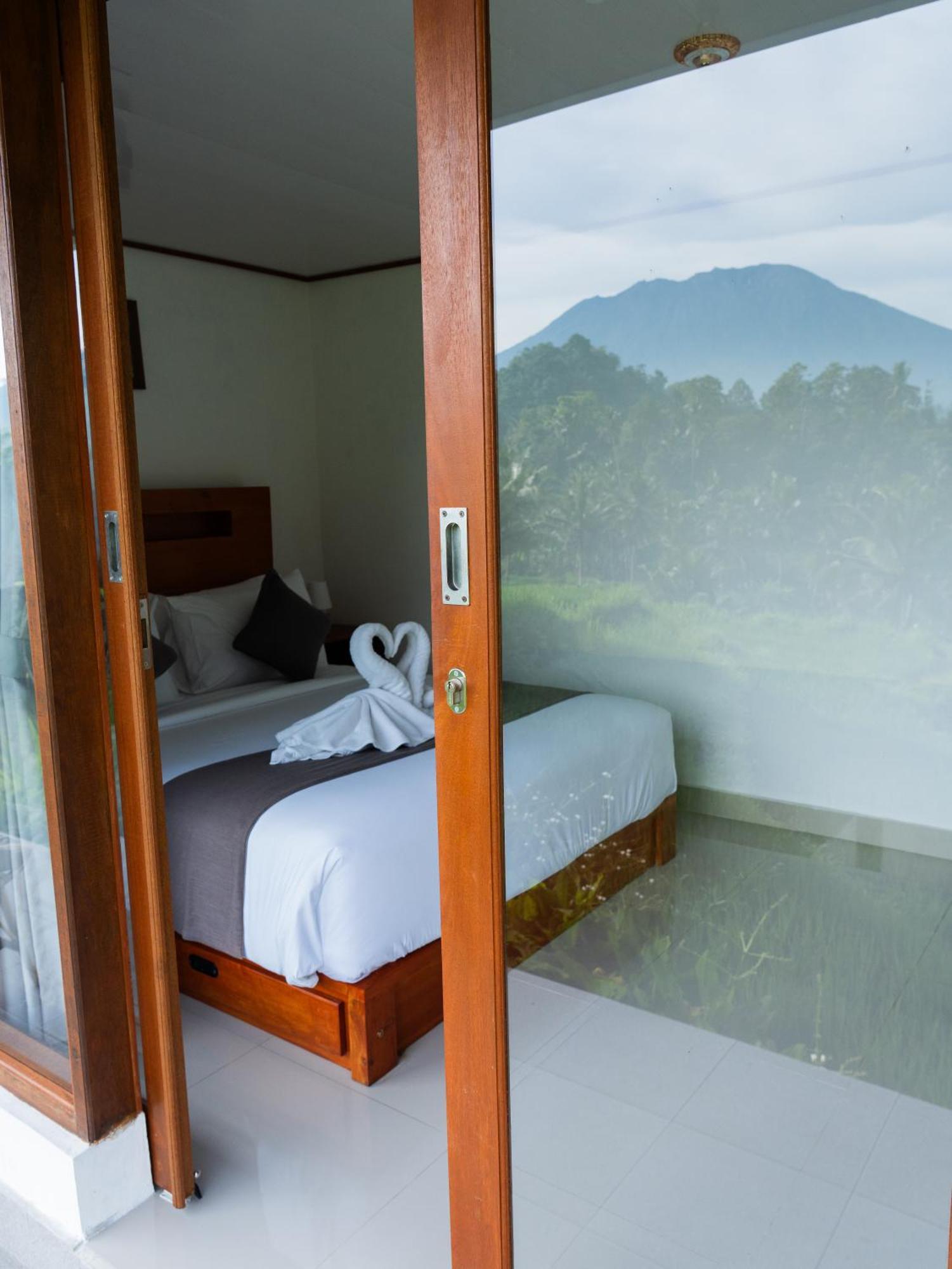 Bisbis House Iseh Village Selat Buitenkant foto
