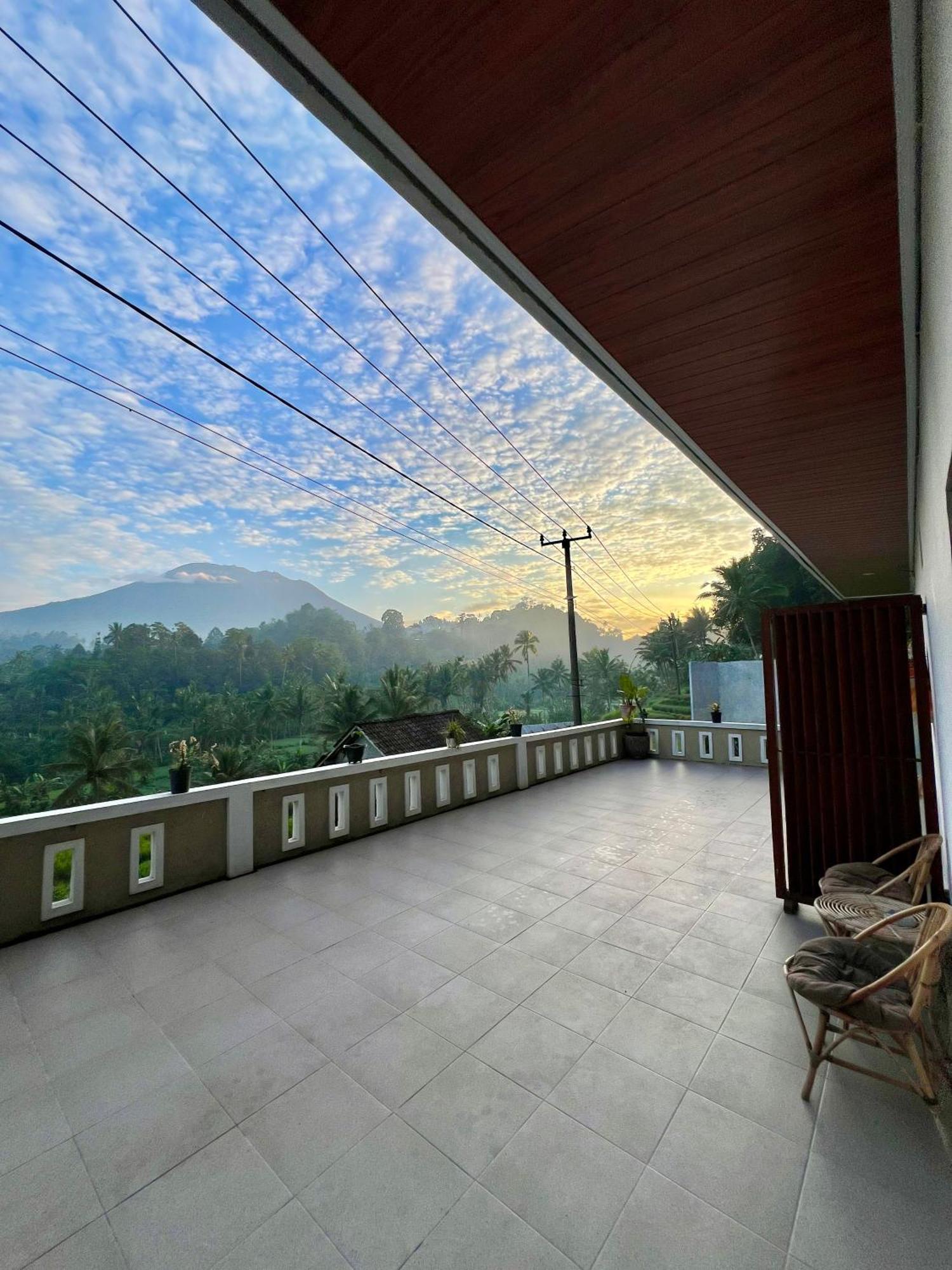 Bisbis House Iseh Village Selat Buitenkant foto
